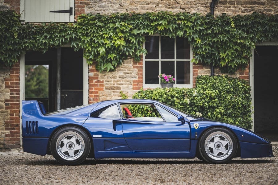 Ferrari F40 blu prezzo record