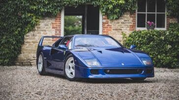 Ferrari F40 blu prezzo record