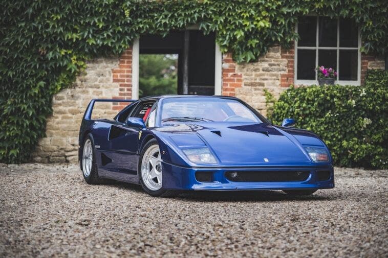 Ferrari F40 blu prezzo record