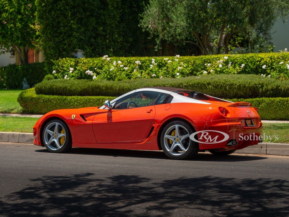 Ferrari SA Aperta 2011 asta