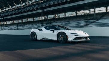 Ferrari SF90 Stradale test accelerazione Car & Driver