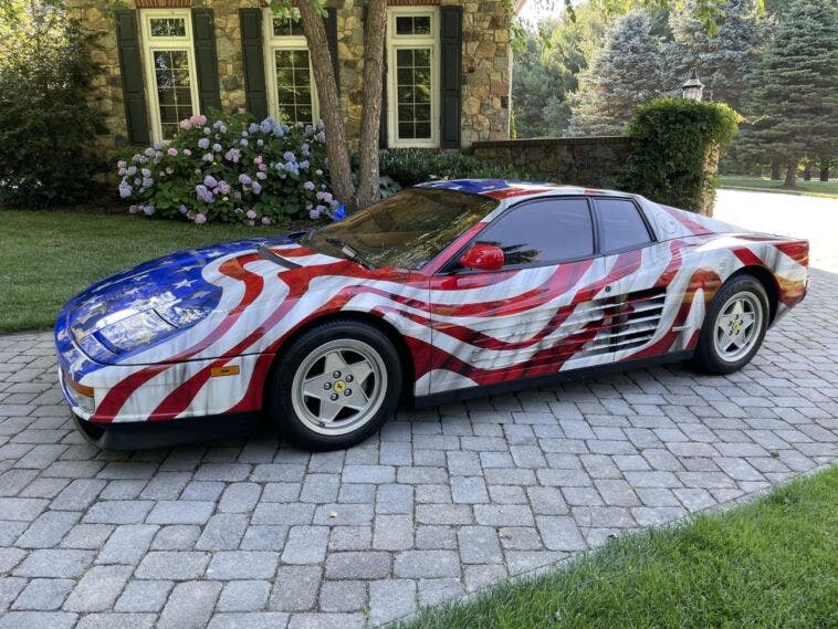 Ferrari Testarossa bandiera americana asta