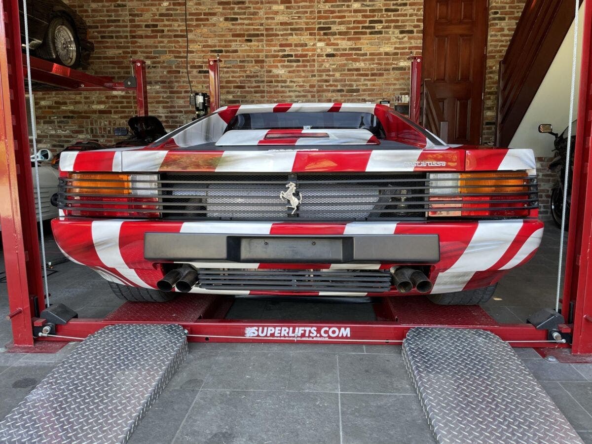 Ferrari Testarossa bandiera americana asta