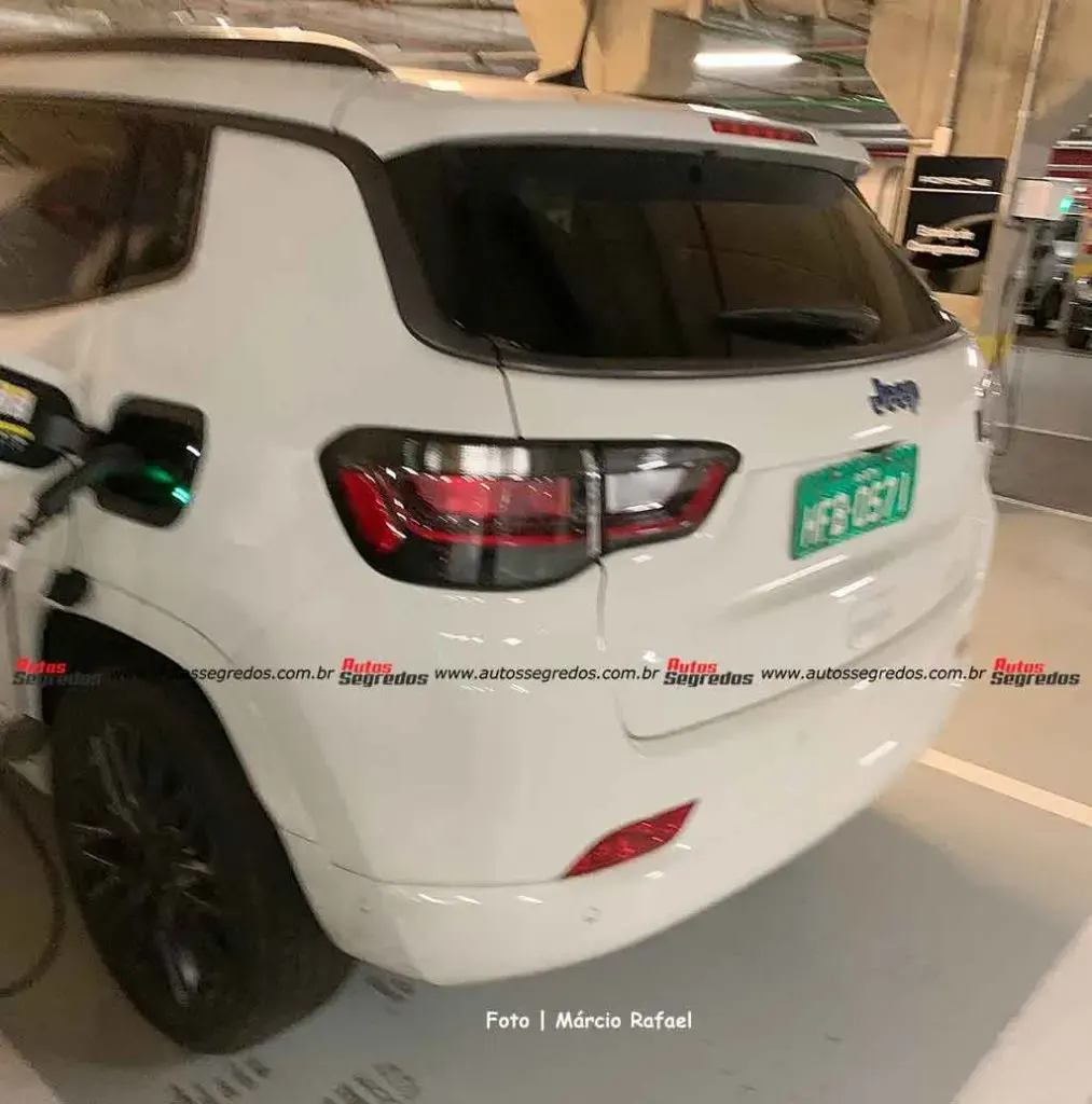 Jeep Compass 4xe prototipo Brasile foto spia