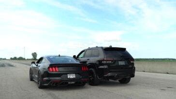 Jeep Grand Cherokee Trackhawk vs Ford Mustang Roush drag race