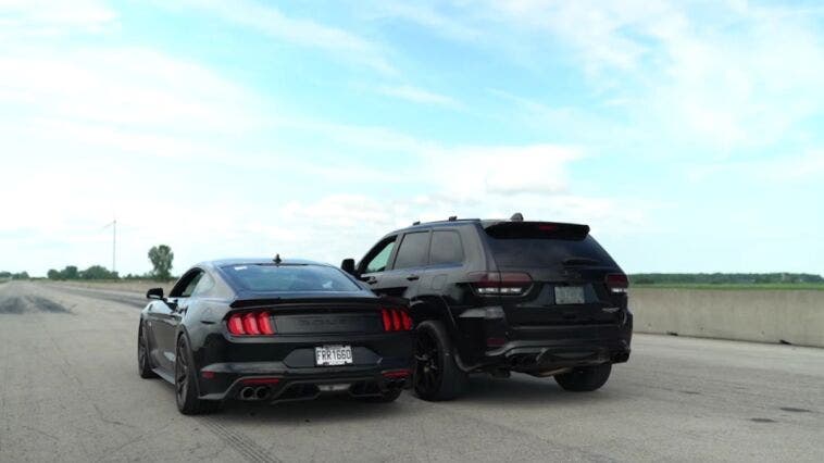 Jeep Grand Cherokee Trackhawk vs Ford Mustang Roush drag race