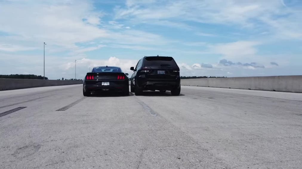 Jeep Grand Cherokee Trackhawk vs Ford Mustang Roush drag race