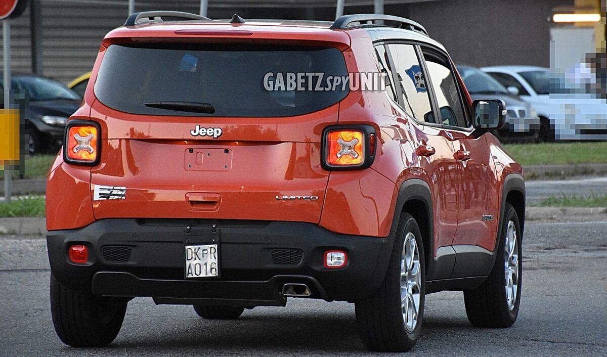 Jeep Renegade mild hybrid foto spia