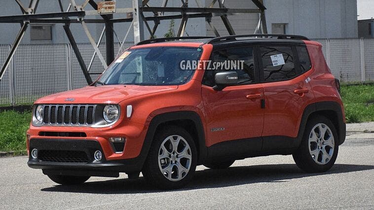 Jeep Renegade mild hybrid foto spia