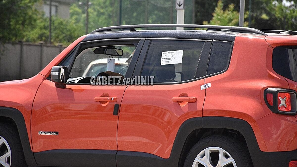 Jeep Renegade mild hybrid foto spia