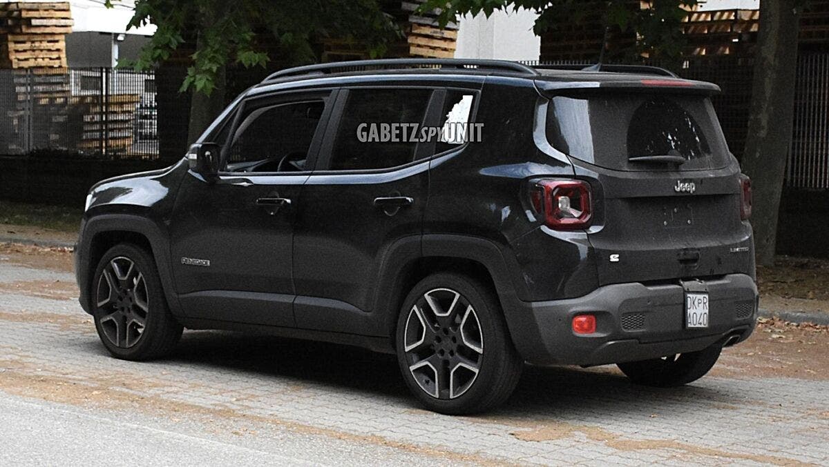 Jeep Renegade mild hybrid foto spia