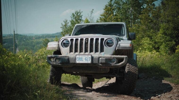 Jeep Wrangler vs Ford Bronco confronto off-road