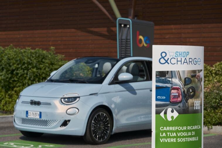 Nuova Fiat 500 Elettrica Shop & Charge