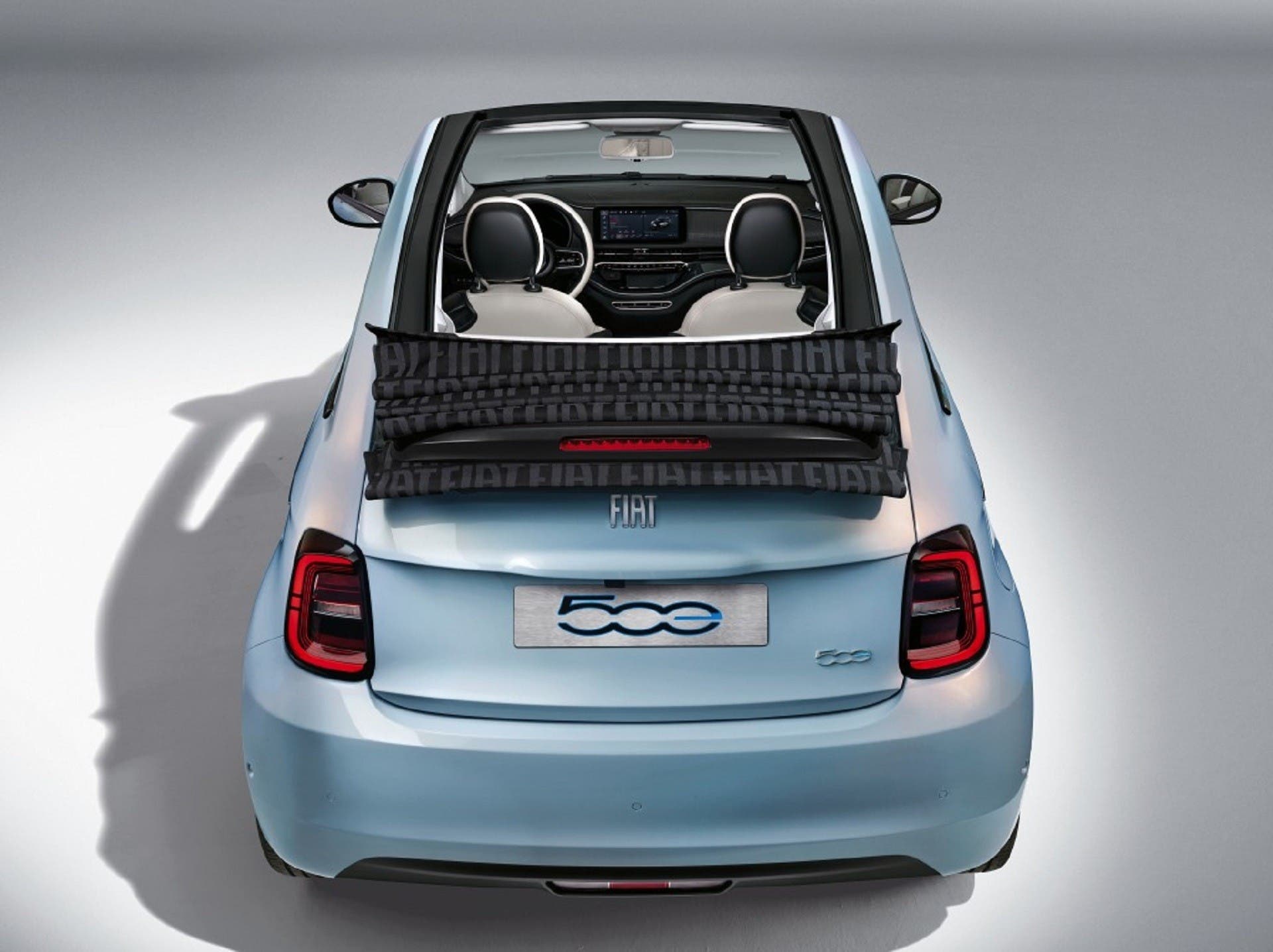 Nuova Fiat 500 Elettrica premio UK