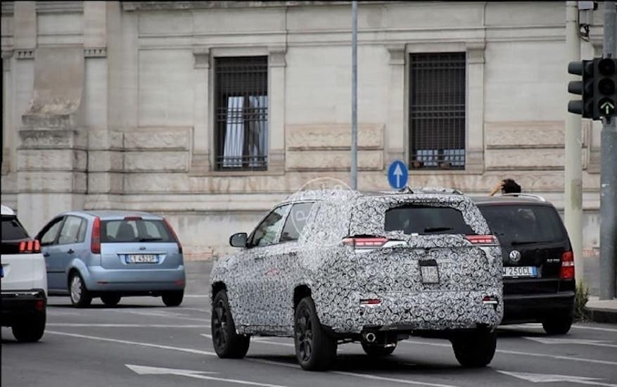 Nuovo Jeep Meridian foto spia