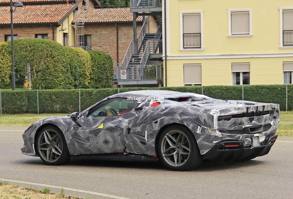 Ferrari 296 GTS prime foto spia