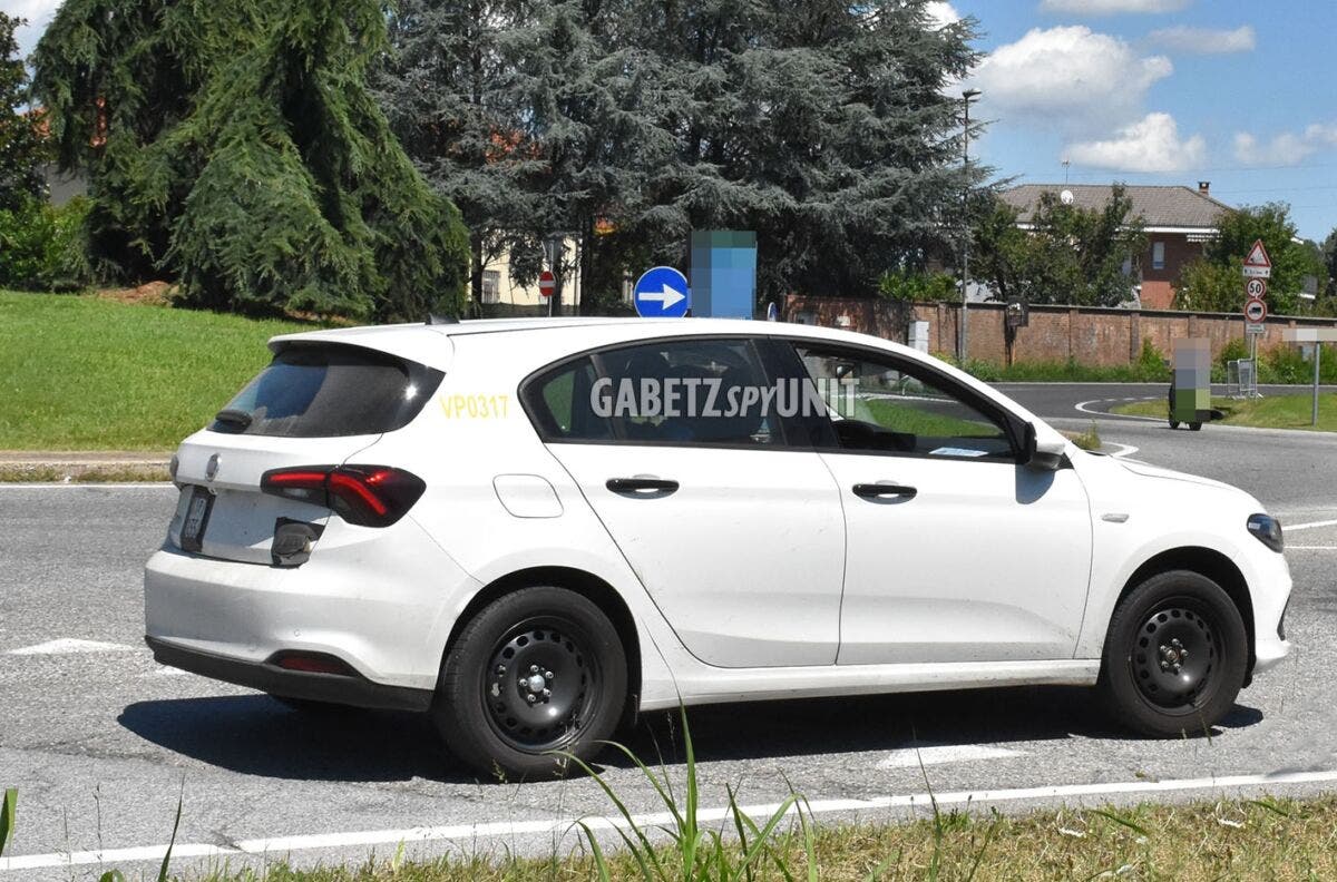 Fiat Tipo Hybrid 2022 due prototipi foto spia