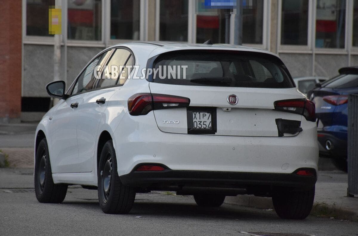 Fiat Tipo Hybrid 2022 due prototipi foto spia