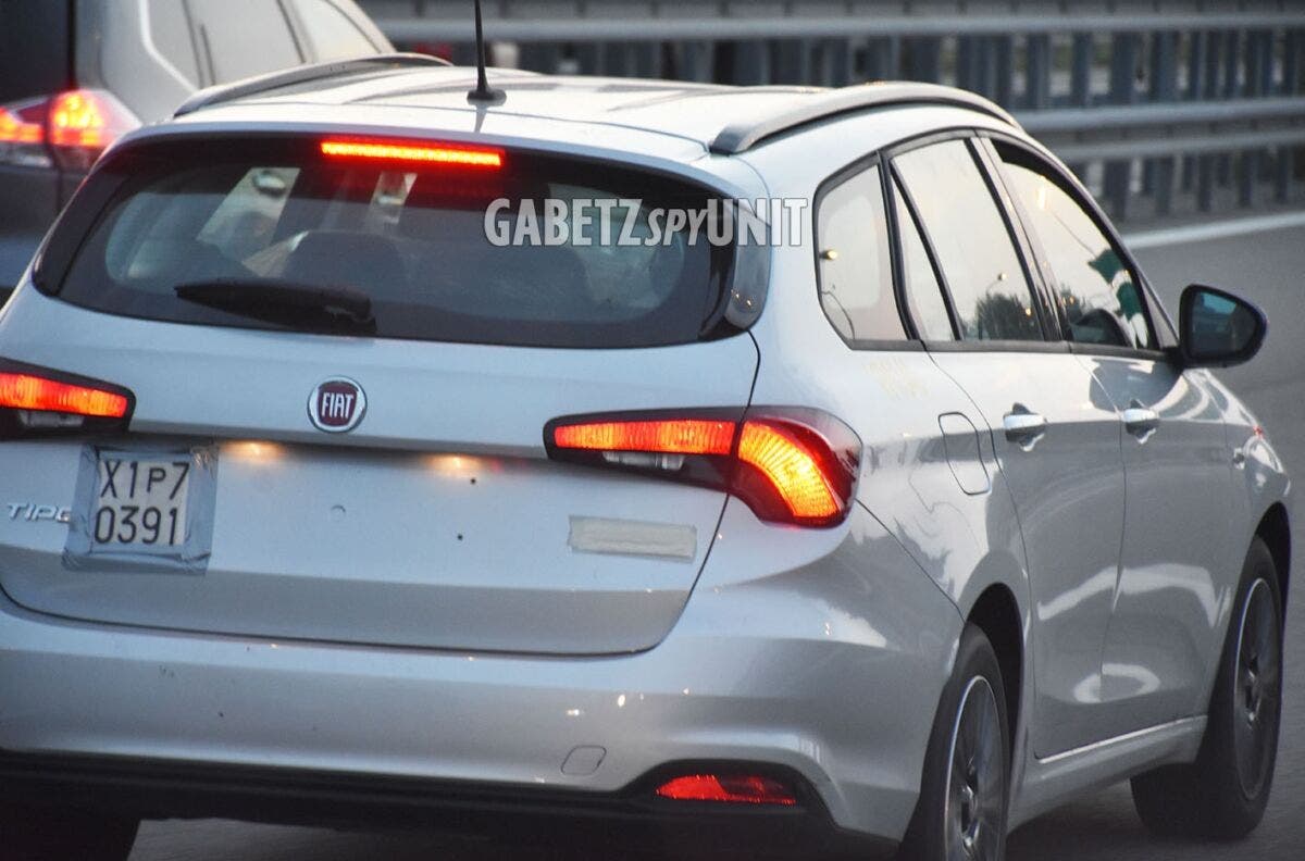 Fiat Tipo Hybrid 2022 due prototipi foto spia