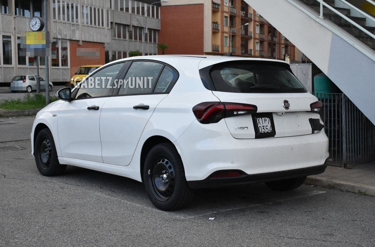 Fiat Tipo Hybrid 2022 due prototipi foto spia