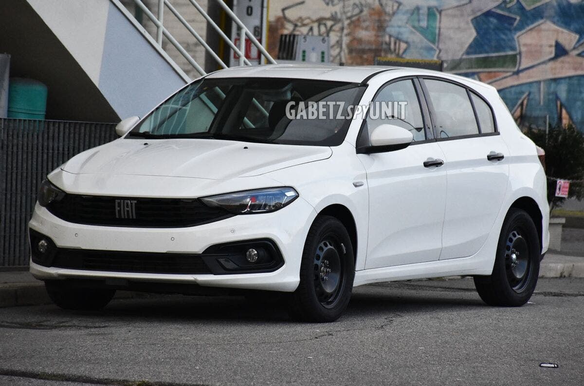 Fiat Tipo Hybrid 2022 due prototipi foto spia