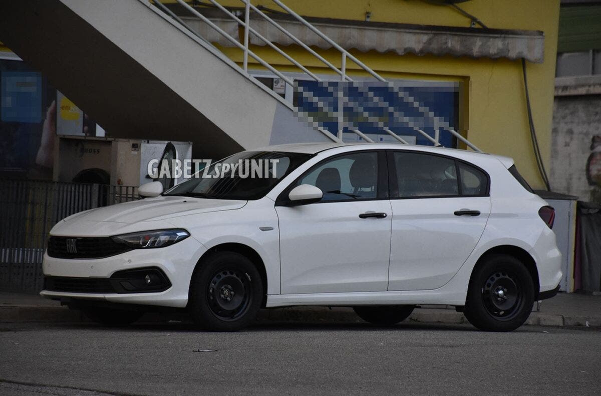 Fiat Tipo Hybrid 2022 due prototipi foto spia