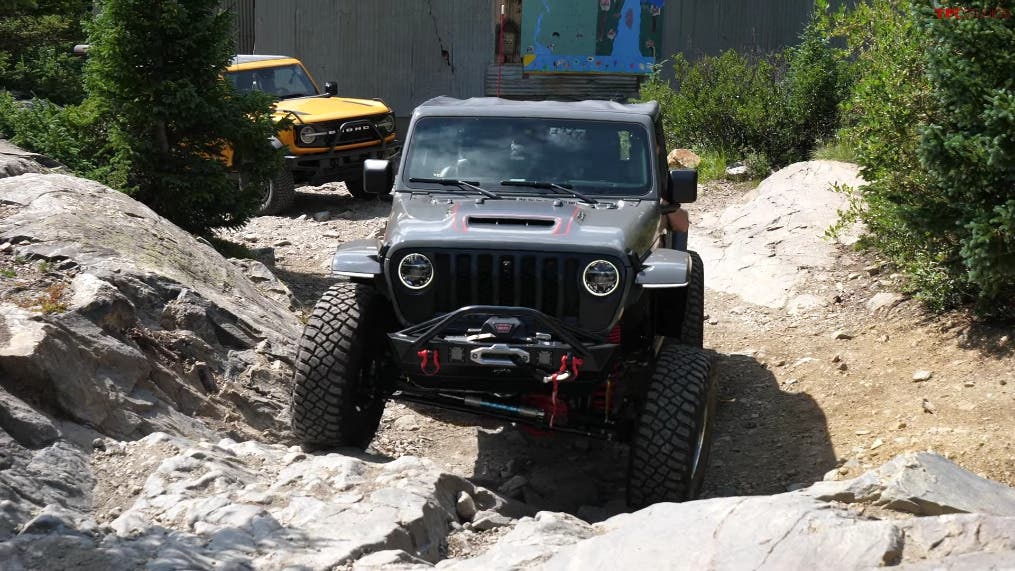 Jeep Wrangler 392 vs Ford Bronco Sasquatch vs Land Rover Defender