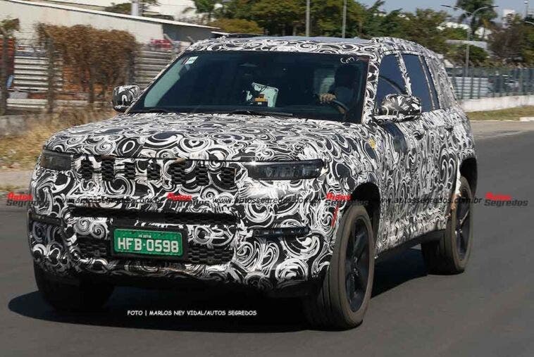 Nuova Jeep Grand Cherokee cinque posti foto spia Brasile