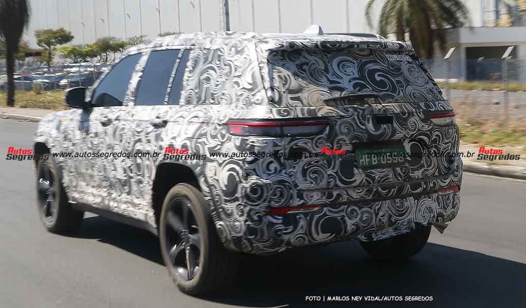 Nuova Jeep Grand Cherokee cinque posti foto spia Brasile