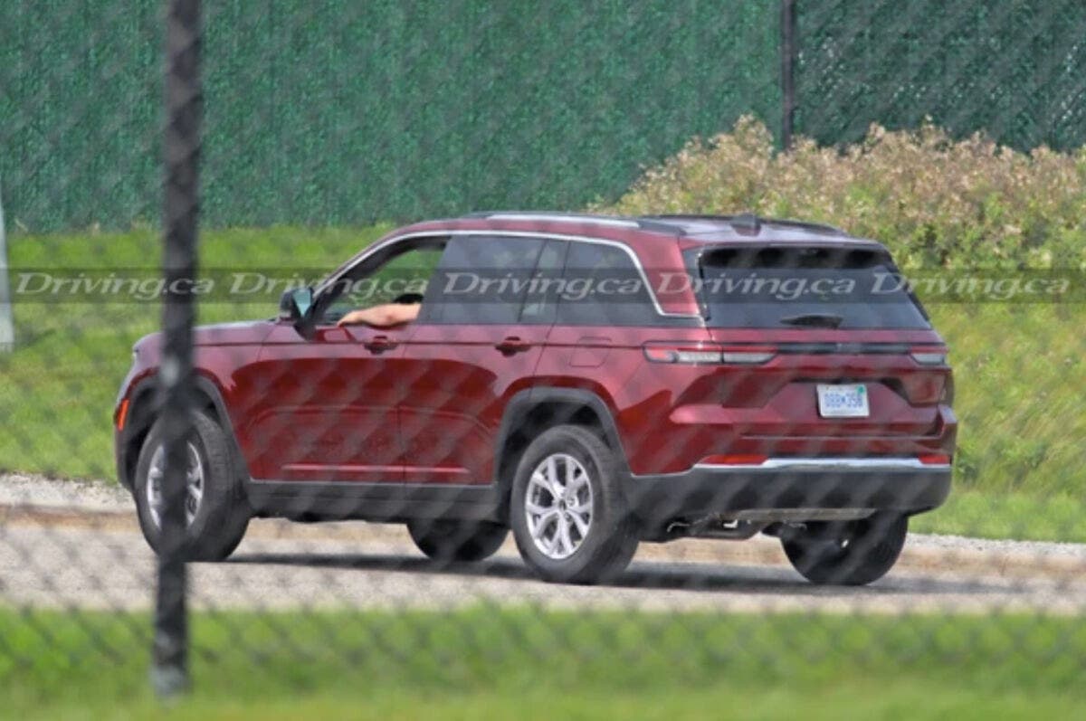 Nuova Jeep Grand Cherokee foto spia