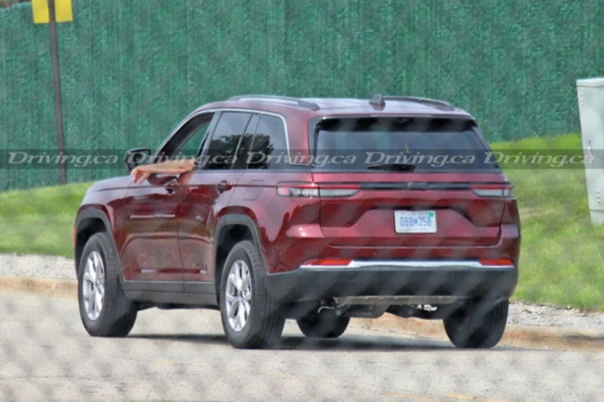 Nuova Jeep Grand Cherokee foto spia