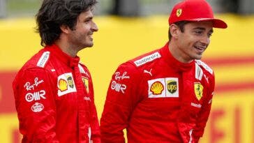Carlos Sainz con Charles Leclerc