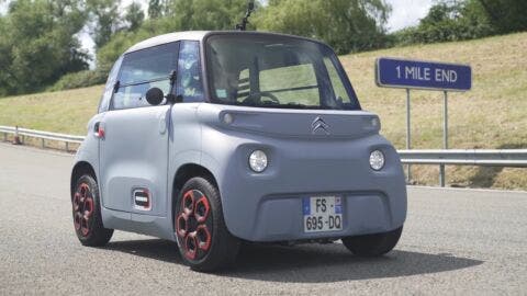 Citroën Ami vs monopattino elettrico drag race