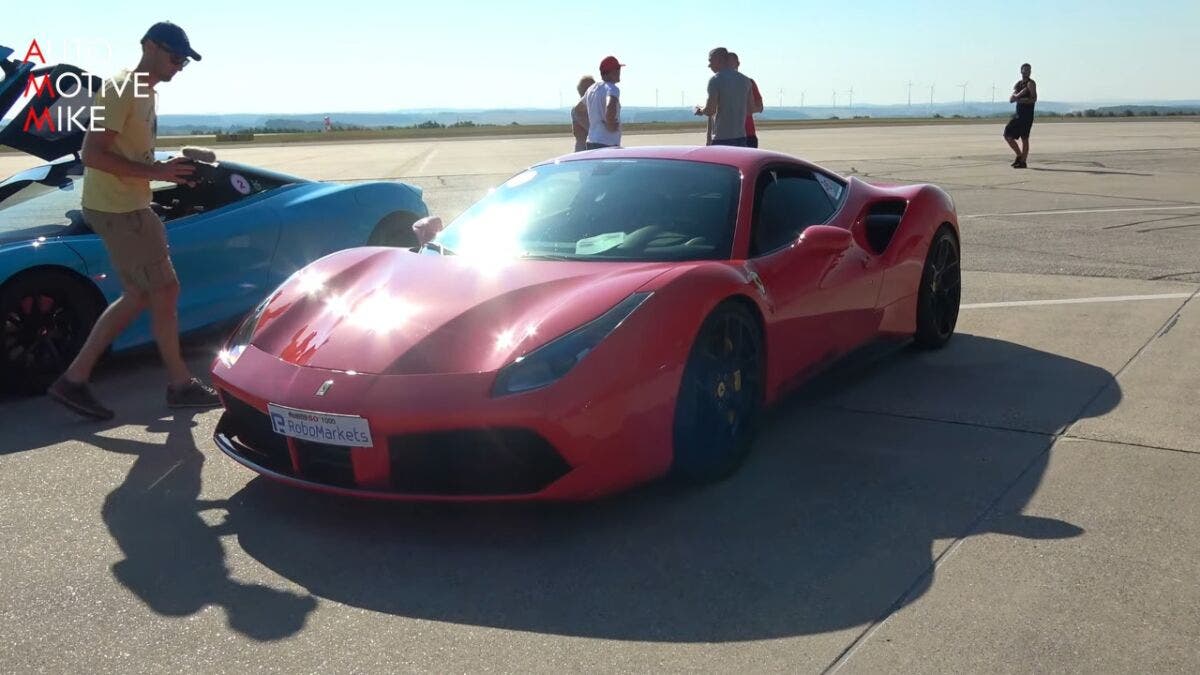 Ferrari 488 GTB vs McLaren 720S drag race