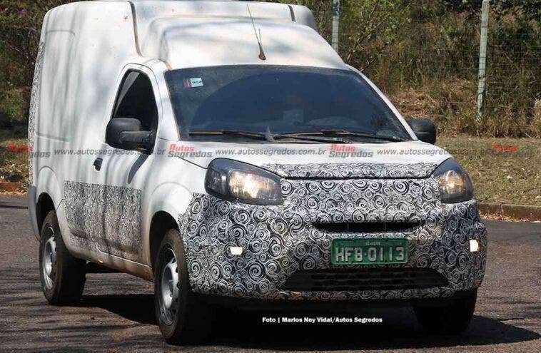 Fiat Fiorino 2022 frontale diverso foto spia