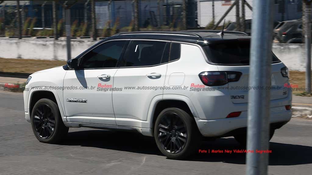 Jeep Compass 4xe Brasile foto spia