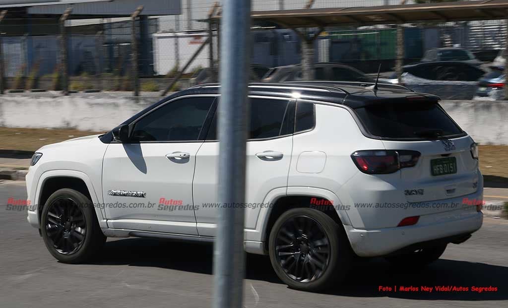 Jeep Compass 4xe Brasile foto spia