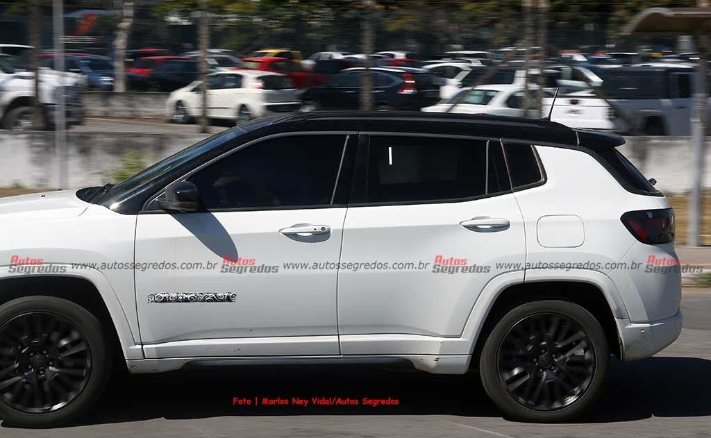 Jeep Compass 4xe Brasile foto spia