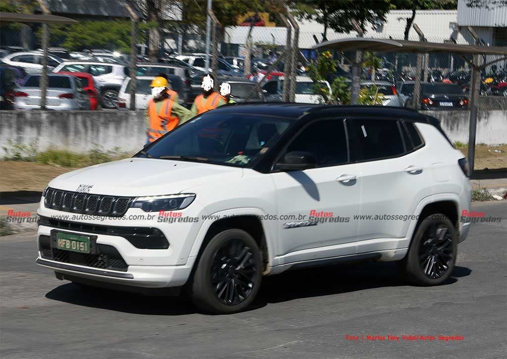 Jeep Compass 4xe Brasile foto spia