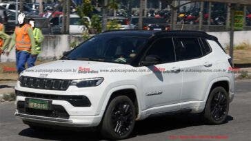 Jeep Compass 4xe Brasile foto spia