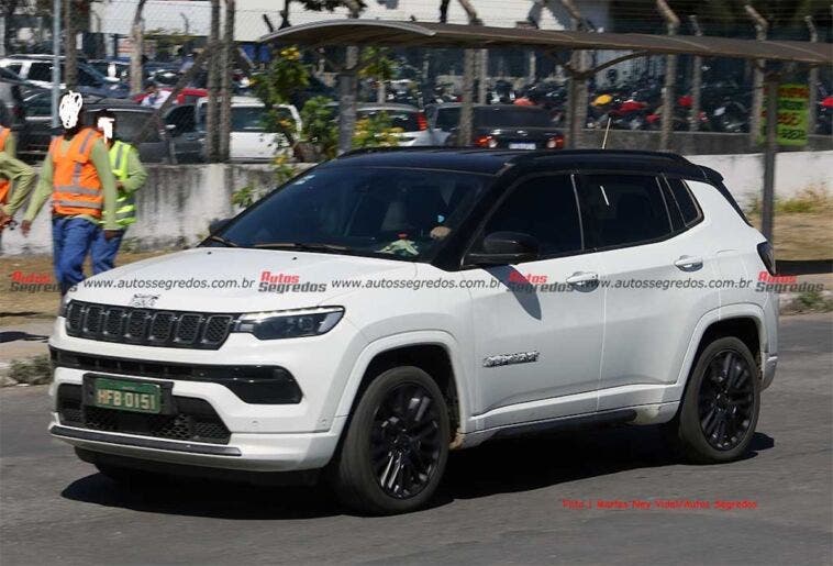 Jeep Compass 4xe Brasile foto spia