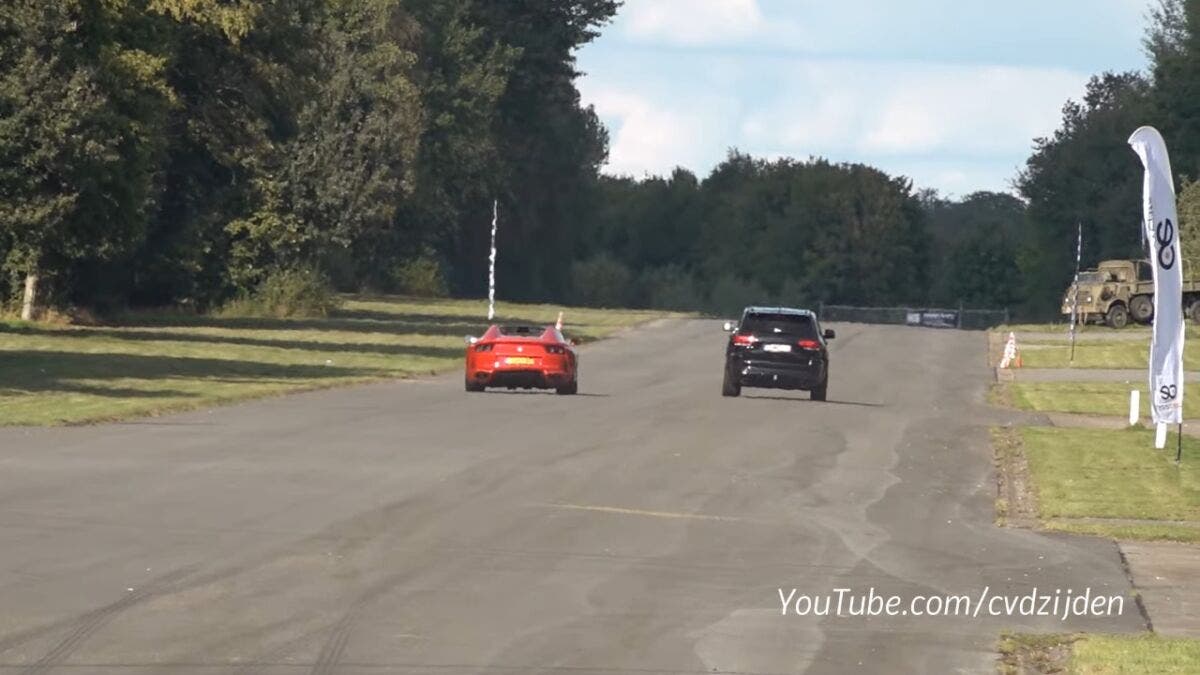 Jeep Grand Cherokee Trackhawk vs Ferrari 812 GTS drag race