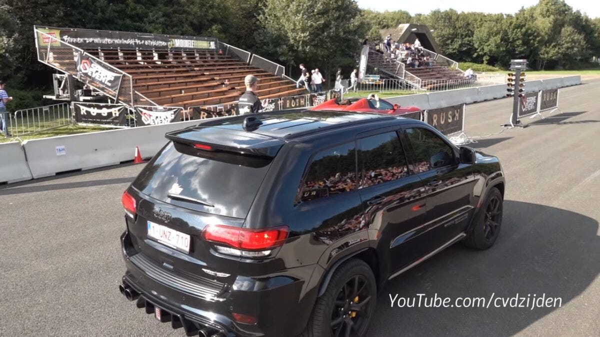 Jeep Grand Cherokee Trackhawk vs Ferrari 812 GTS drag race