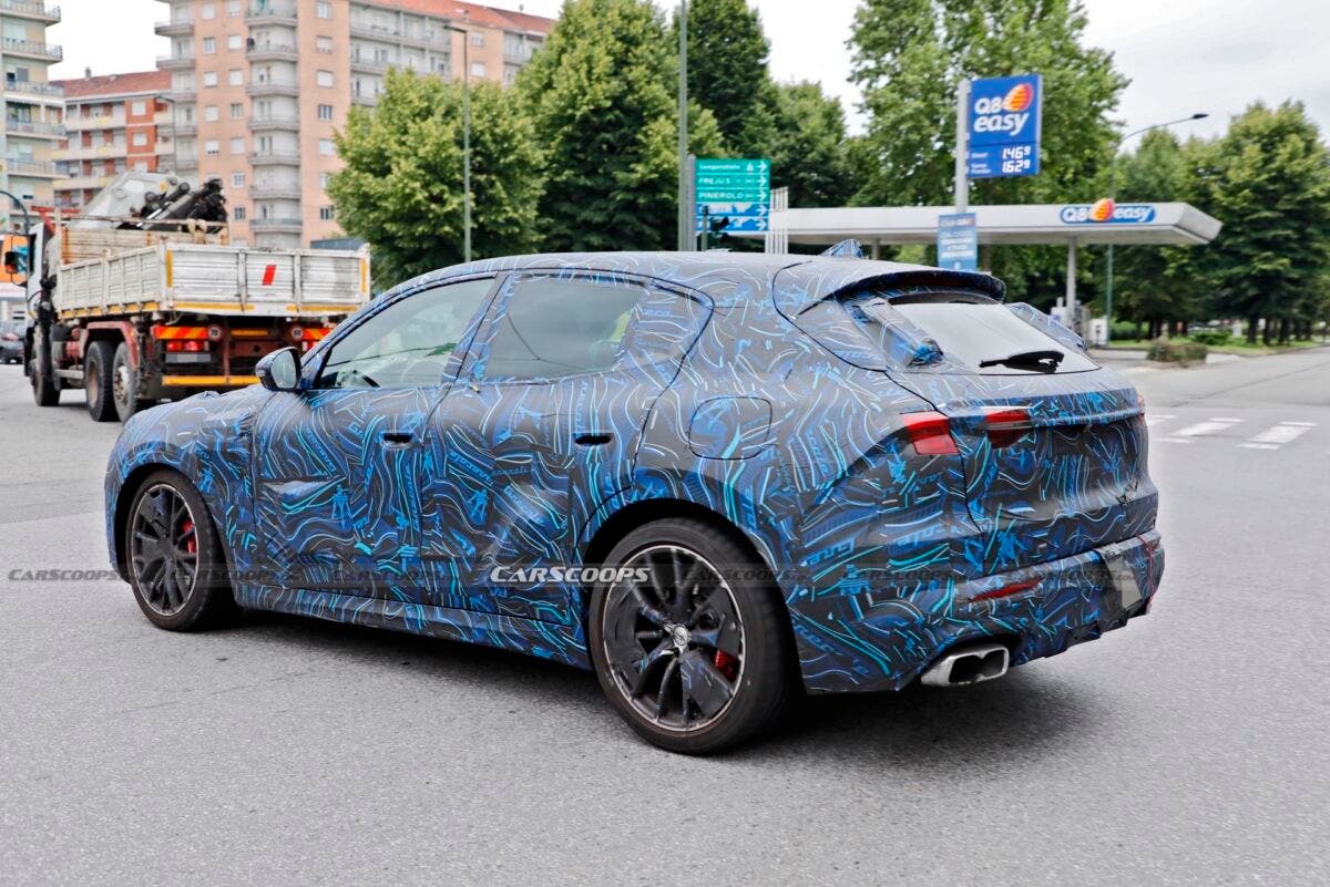 Nuovo Maserati Grecale foto spia Torino