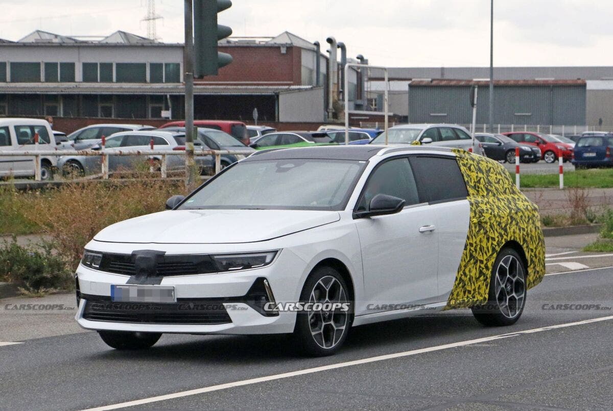 Opel Astra Sports Tourer 2022 prime foto spia