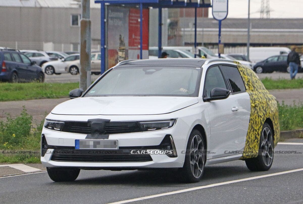 Opel Astra Sports Tourer 2022 prime foto spia