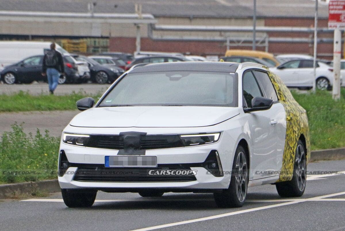 Opel Astra Sports Tourer 2022 prime foto spia