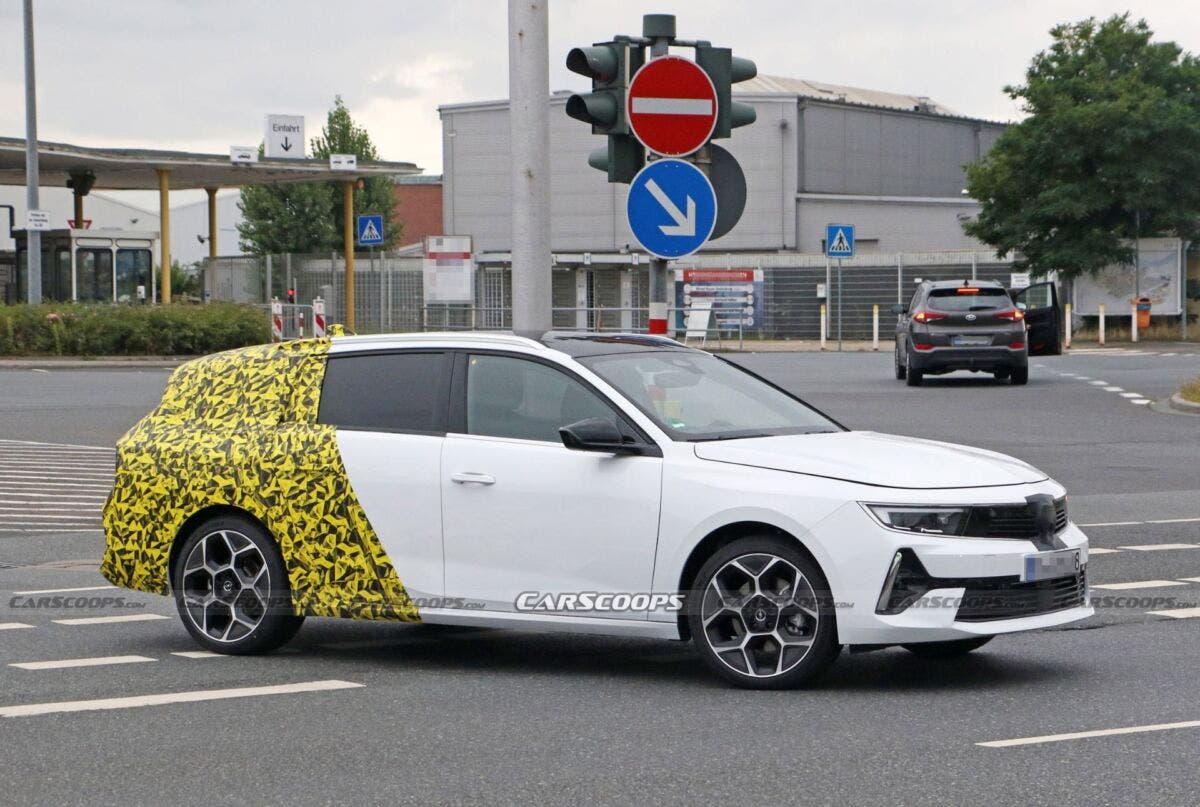 Opel Astra Sports Tourer 2022 prime foto spia