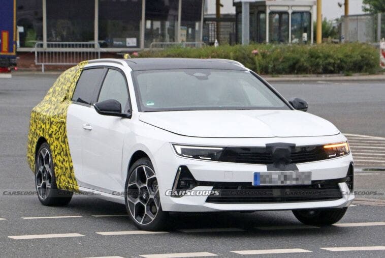 Opel Astra Sports Tourer 2022 prime foto spia