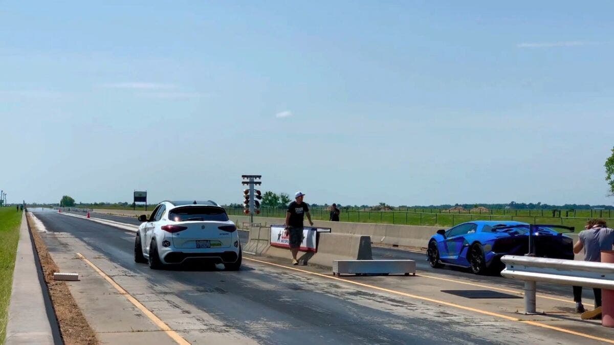 Alfa Romeo Stelvio Quadrifoglio vs McLaren 756LT vs Lamborghini Aventador SVJ drag race